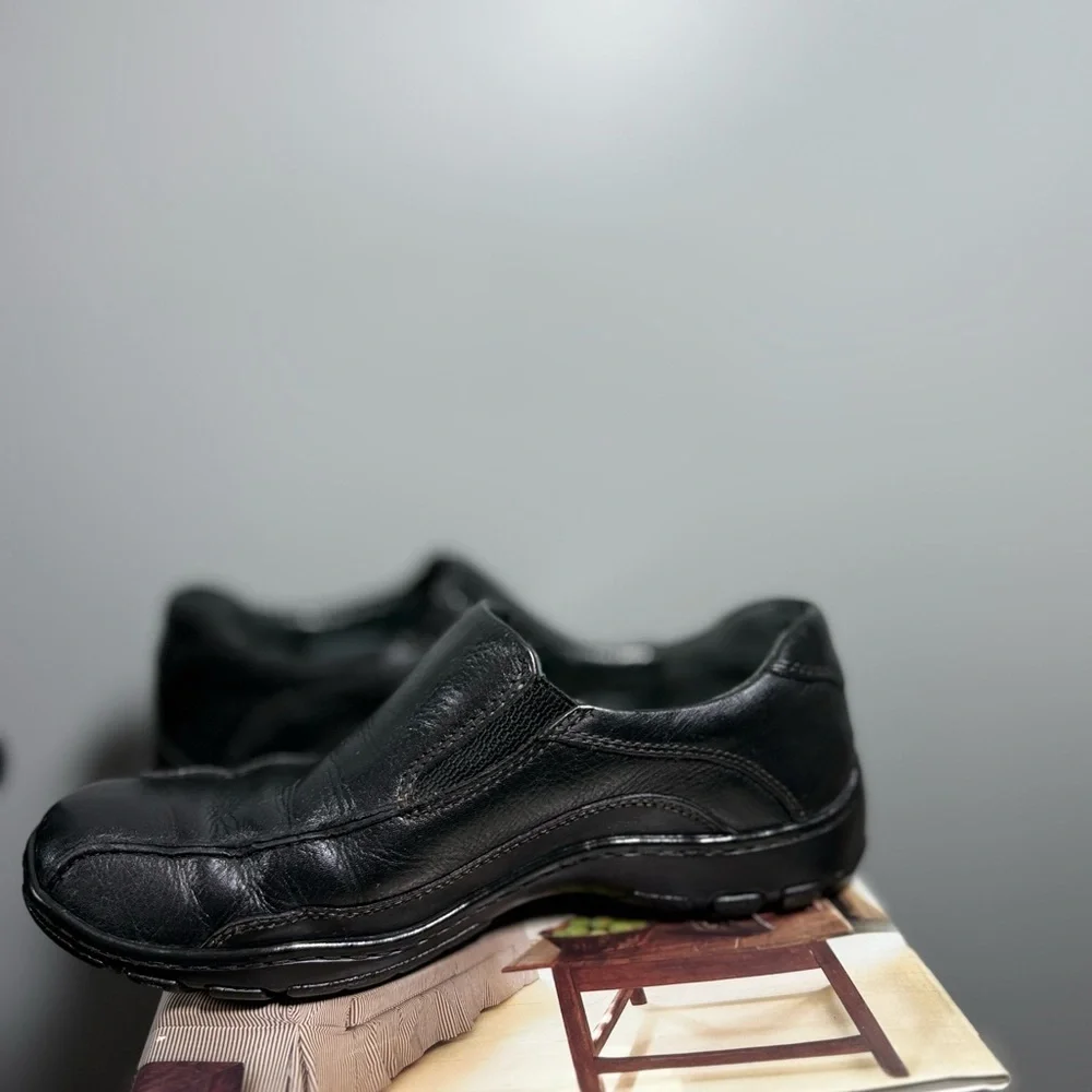 Born Men's Black Leather Size 9 Slip-On Shoes